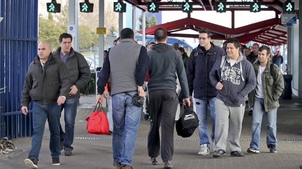 Sindicato quer sábados pagos como trabalho extra mais 250 euros mês por adesão aos novos horários na Autoeuropa